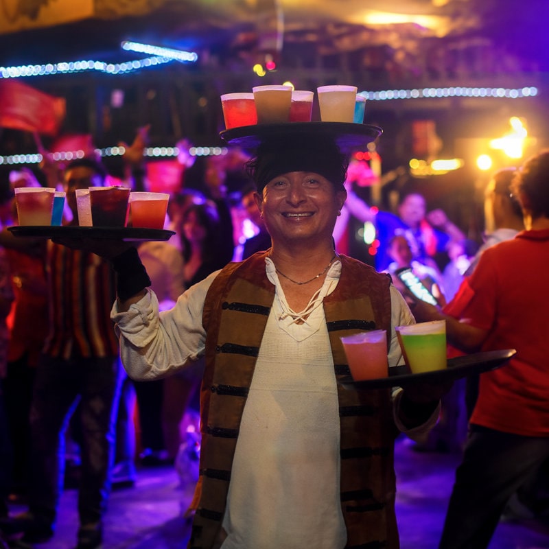 Capitán Hook · Cena y show pirata en Cancún