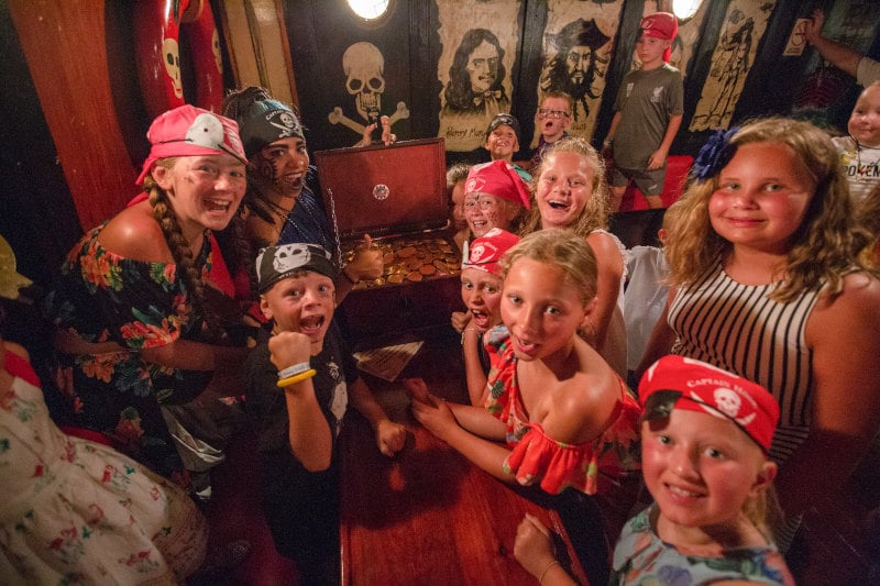 Capitán Hook · Cena y show pirata en Cancún