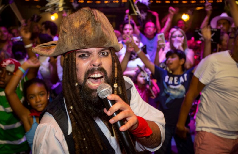 Capitán Hook · Cena y show pirata en Cancún