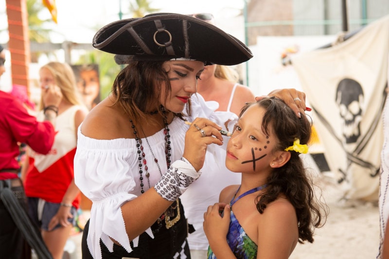 Capitán Hook · Cena y show pirata en Cancún