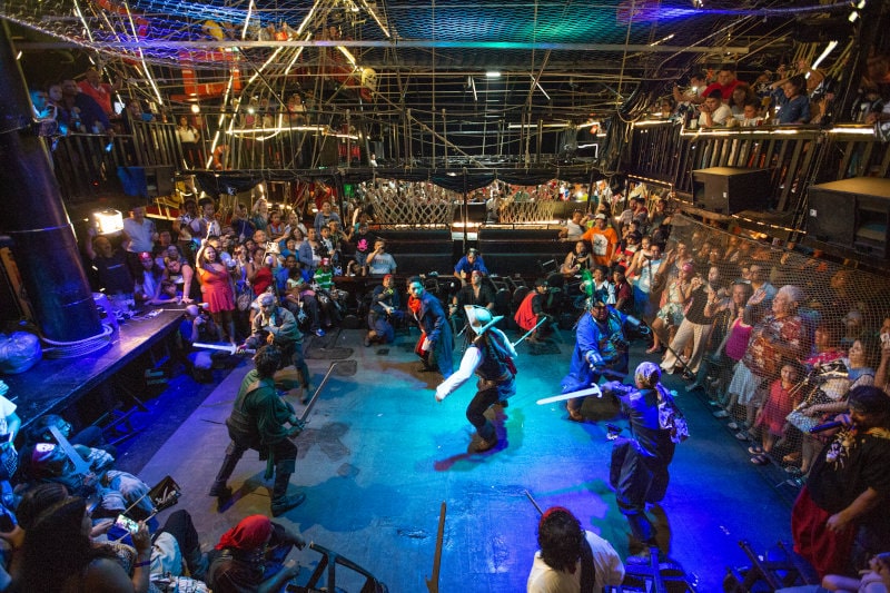 Capitán Hook · Cena y show pirata en Cancún