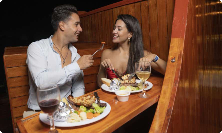 Cena romántica a bordo de Columbus