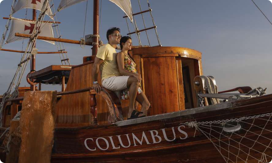 Pareja a bordo del galeón Columbus