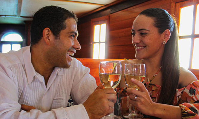 Brindis durante el recorrido Columbus
