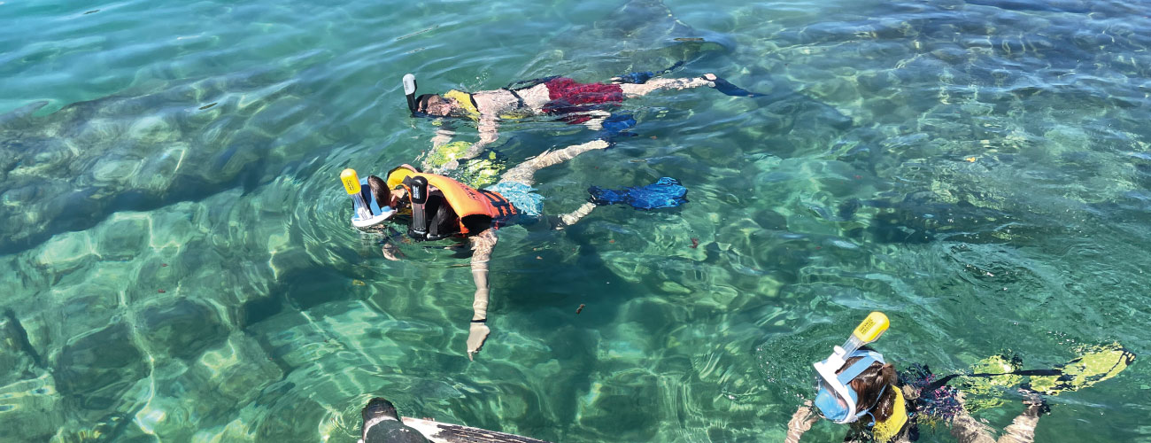 Snorkel en las aguas de Yalkú