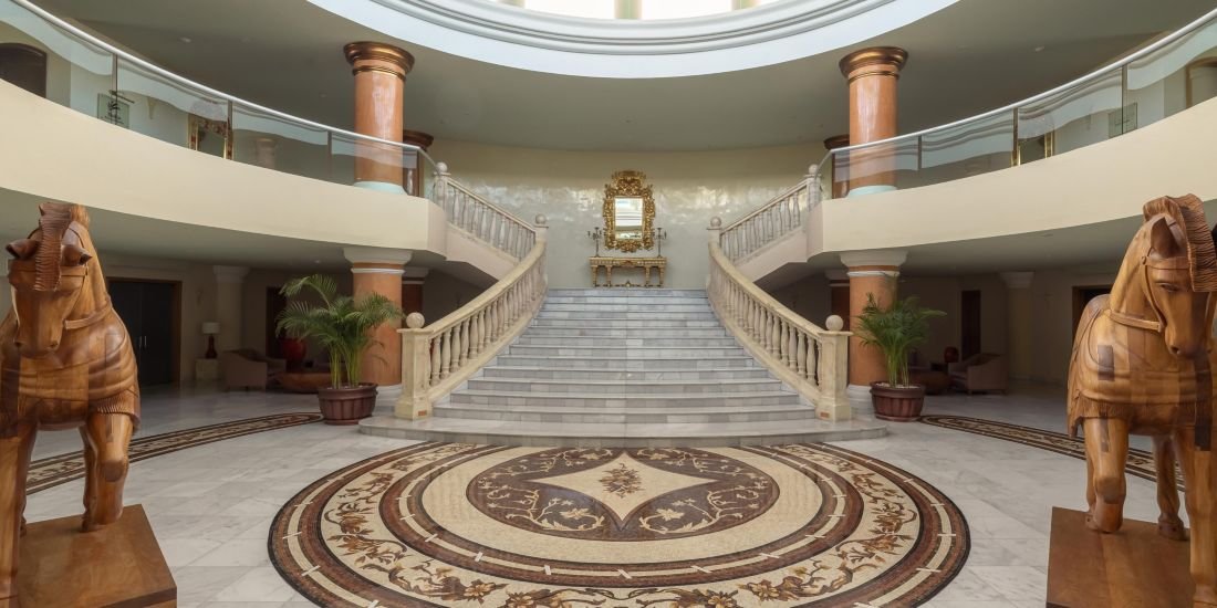 JOIA Paraíso by Iberostar · Entrada y escalinata