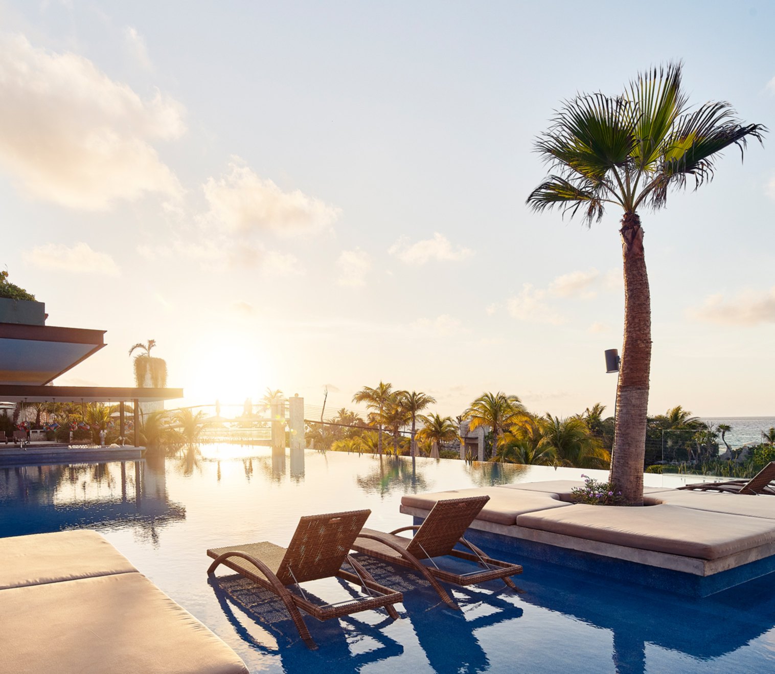 Hotel Xcaret México · Piscina al atardecer
